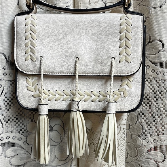 OKPTA Handbags - Bo Ho Stylish White Tassel Crossbody Bag